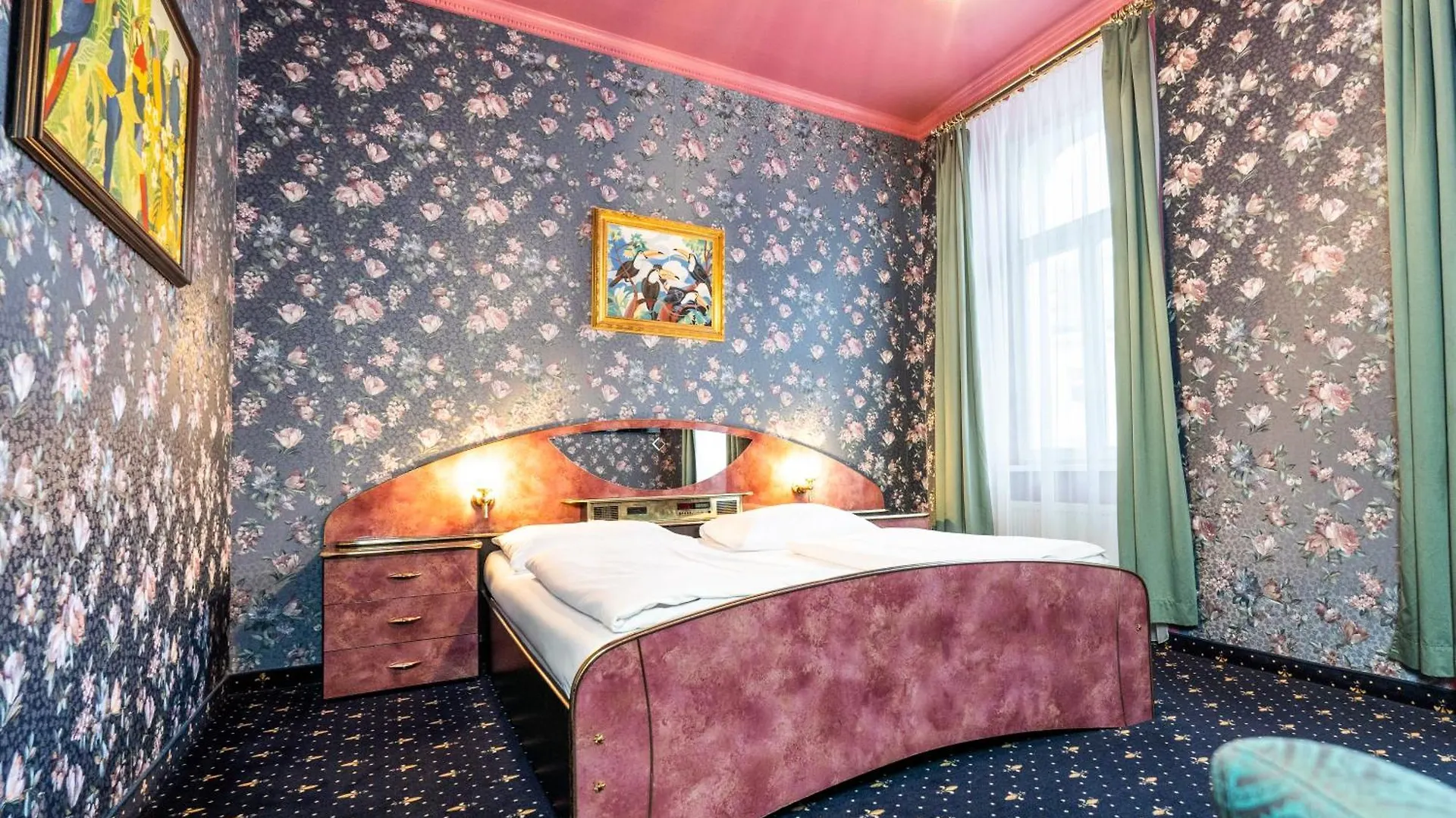 Hotel Urania Wien 3*,
